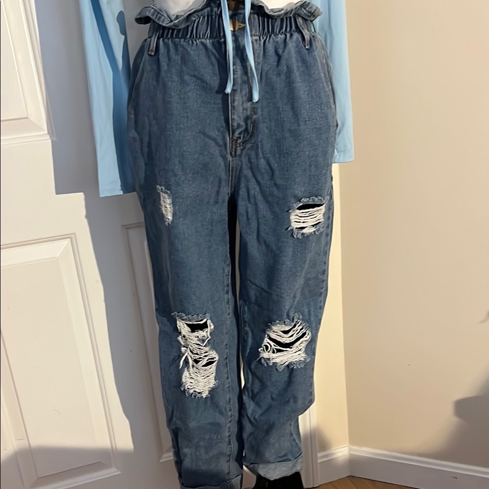Forever 21 Blue Cropped Distressed Jeans